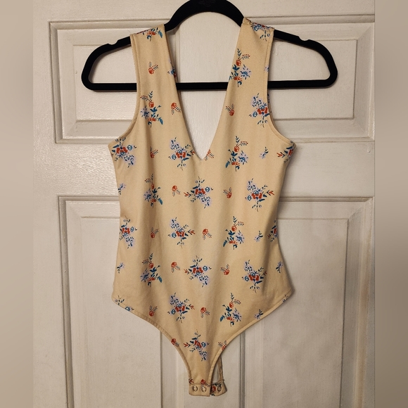 Flower Patterned Body Suit - Picture 1 of 3